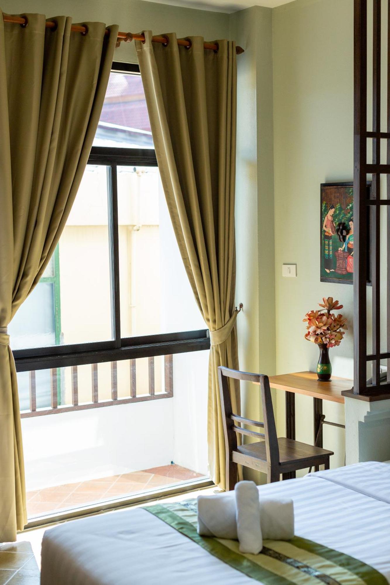 Huen Hug Chiang Mai Hotell Exteriör bild